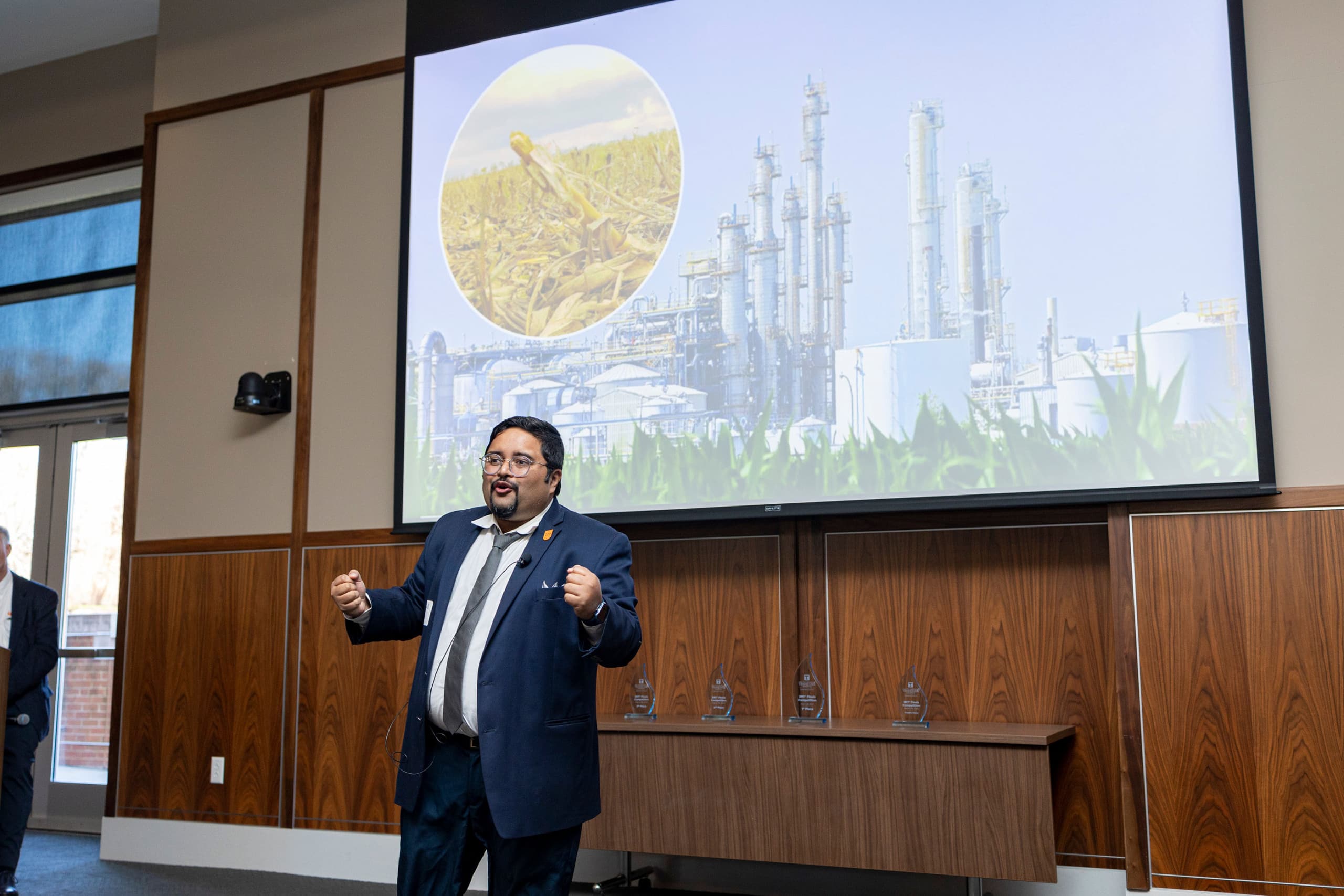 FFAR Fellow Ekramul Ehite spreading the word about agricultural biomass-derived bioenergy